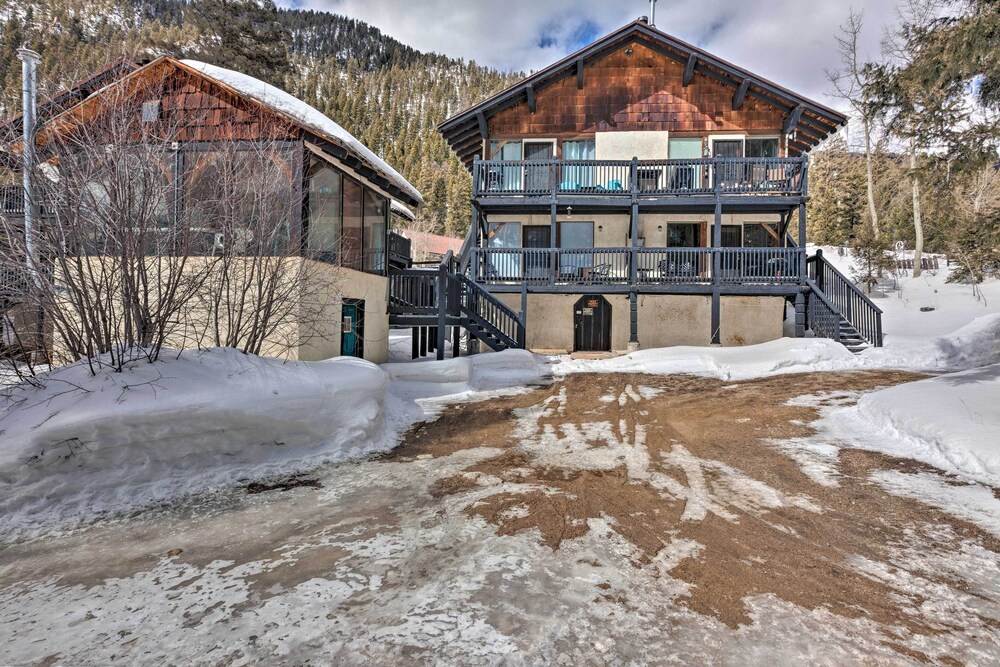 Cozy Streamside Studio - 2 Mi to Taos Ski Resort! view 2