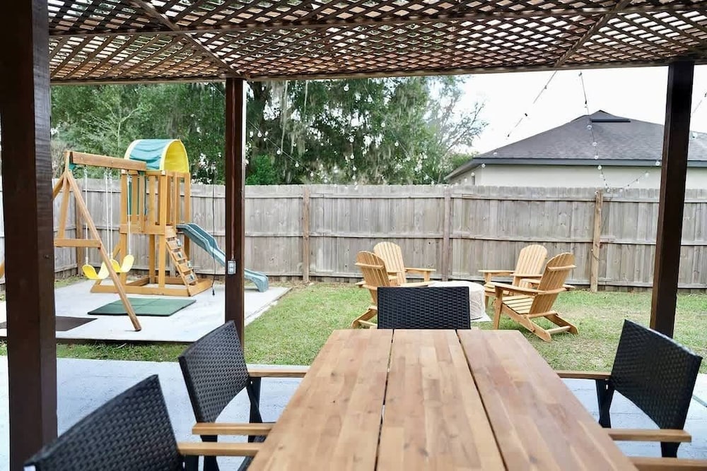 Brooksville Retreat! 3 Bed, 2 Bath!