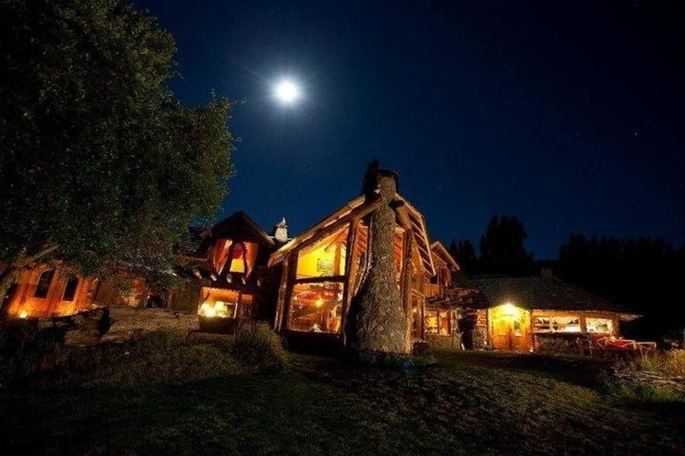 Fabula Lake House