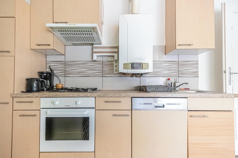 Stylish 3BR Apt With Balcony City Center