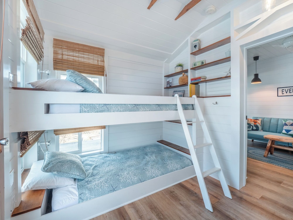 Cottage at Scotch Bonnet by Carolina Retreats