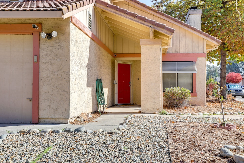 Pet-friendly Citrus Heights Home: Fenced Backyard! view 2