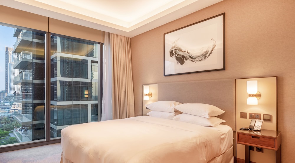 3BR Luxury Living next to Burj Khalifa