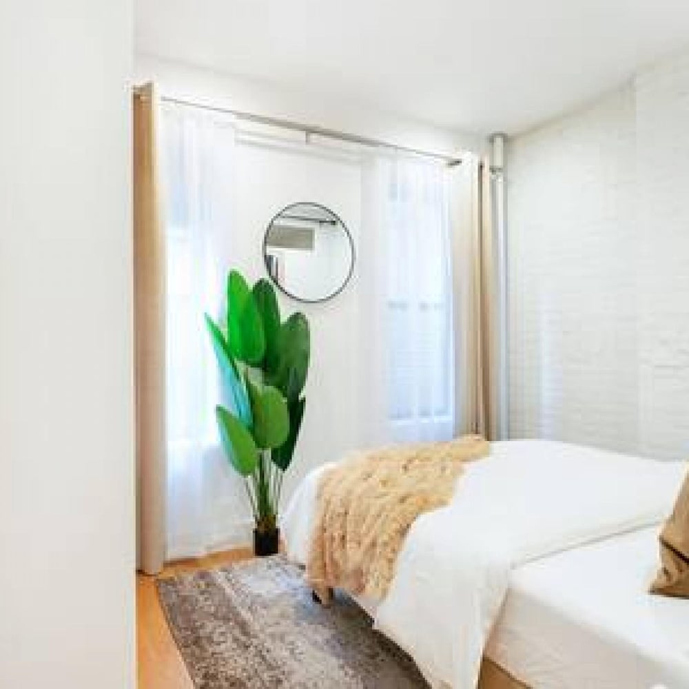 1288-4rs Newly Furnished Prime UES 2BR