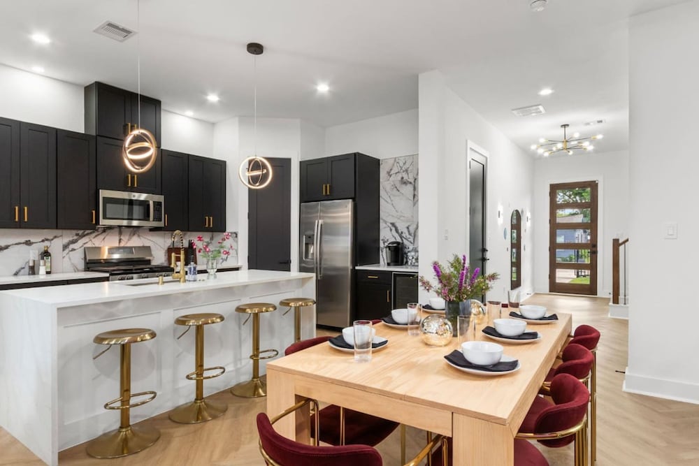 Chic 4BR Getaway Near NRG TMC