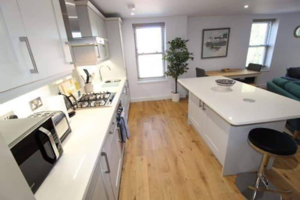 Middle Chine - 2 Bedroom Holiday Home view 3
