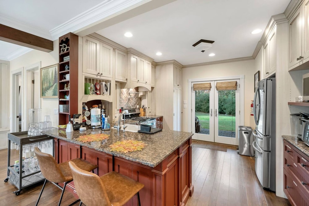 2 Lake Cabins Pool+hottub Game Room 23acs