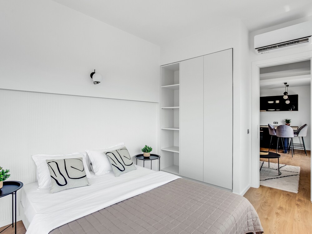 Sanders Arch - Nice 1-bdr Apt w Balcony photo 5