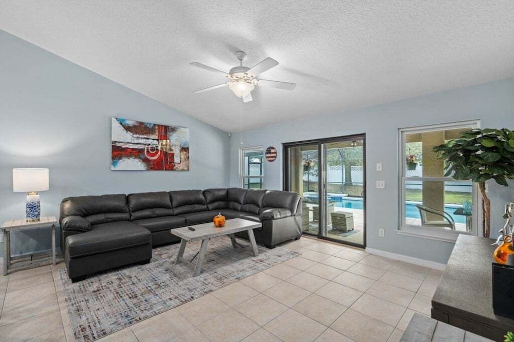 Legacy Park Villa: 5br, Pool, Spa & Near Disney 5 Bedroom Villa