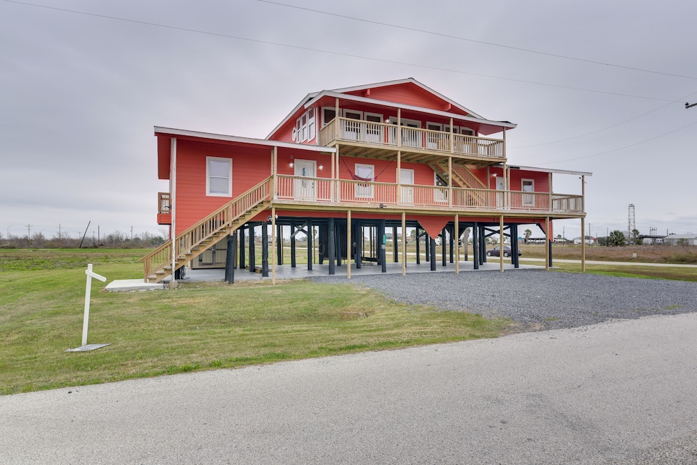 3 Mi to Bolivar Beach: Quiet Condo w/ Balcony