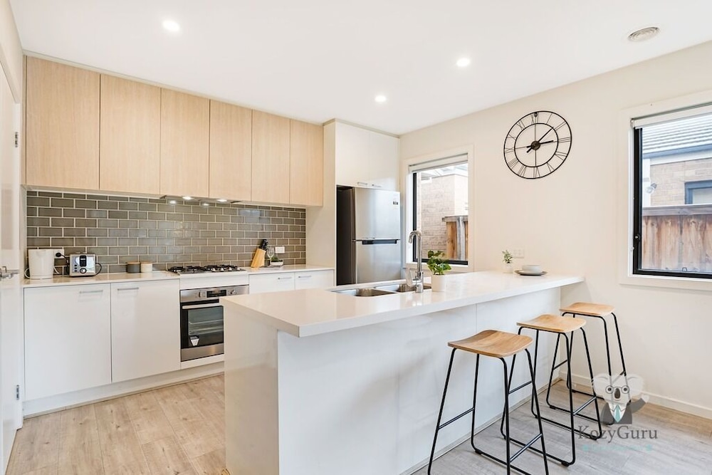 Kozyguru | Greenvale | Charming 7 Bed House