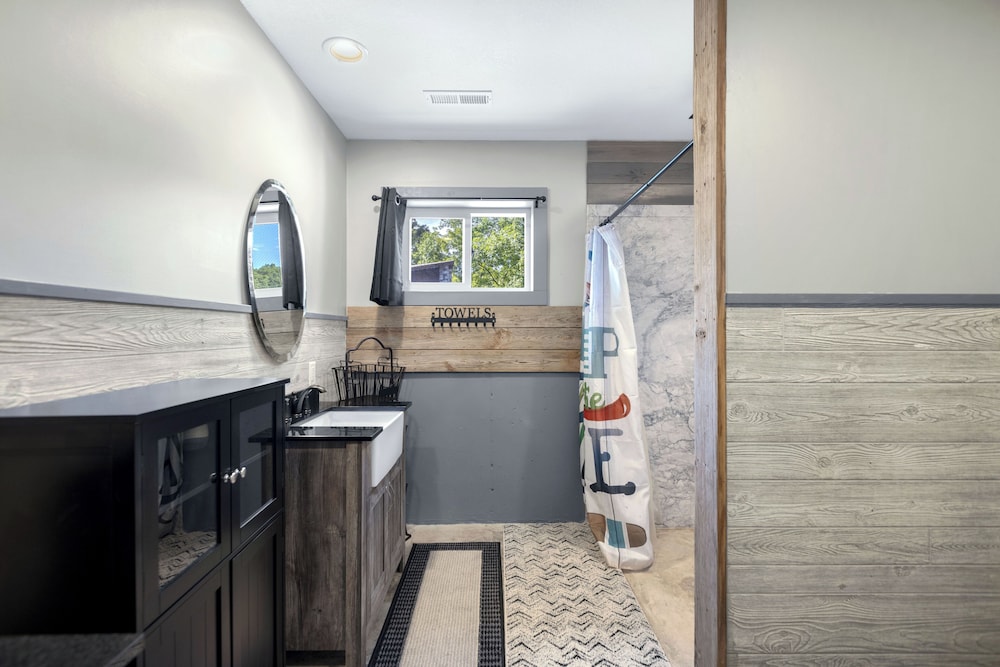 Bass Point Bliss - Resort Rental on Lake of the Ozarks Shoreline