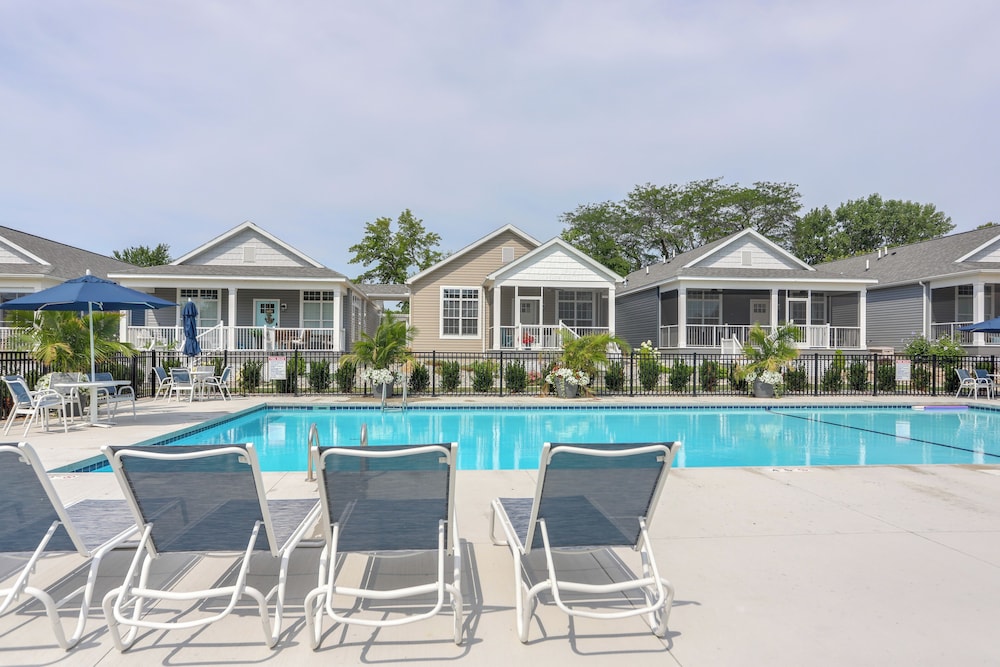 Furnished Screened Porch: Baypoint Resort Home!