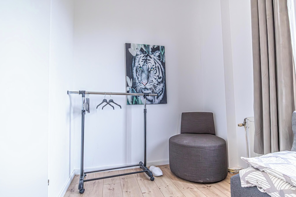 Cozy House Terrace &Garden Sleeps 34