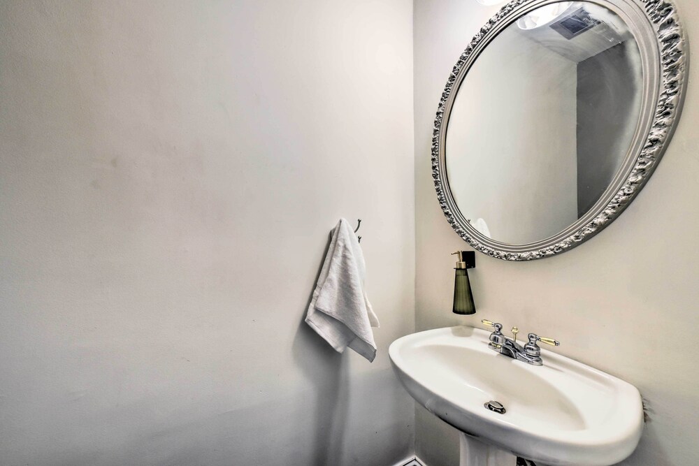 Charming Vacation Rental: 15 Mi to Pittsburgh - Property Image 3