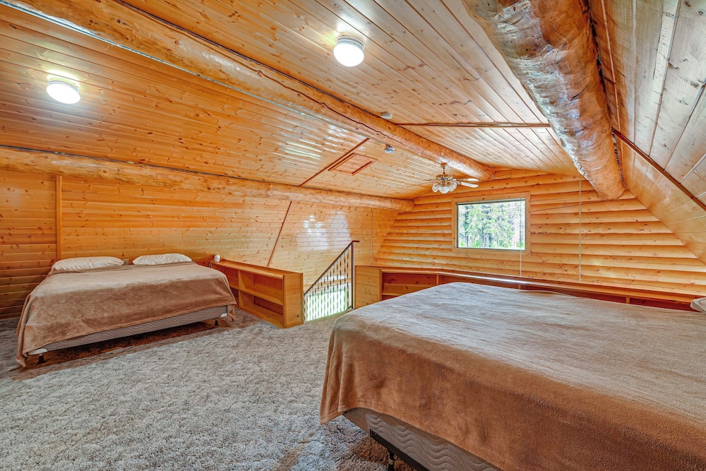 Roomy Log Cabin w/ Hot Tub, Walk to Kenai River! view 5