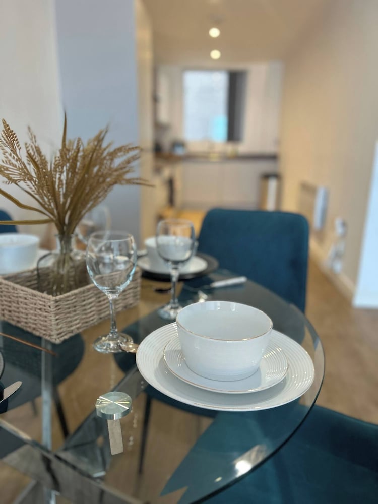 The Dyche - Central Manchester Spacious Apartment - Local Attractions