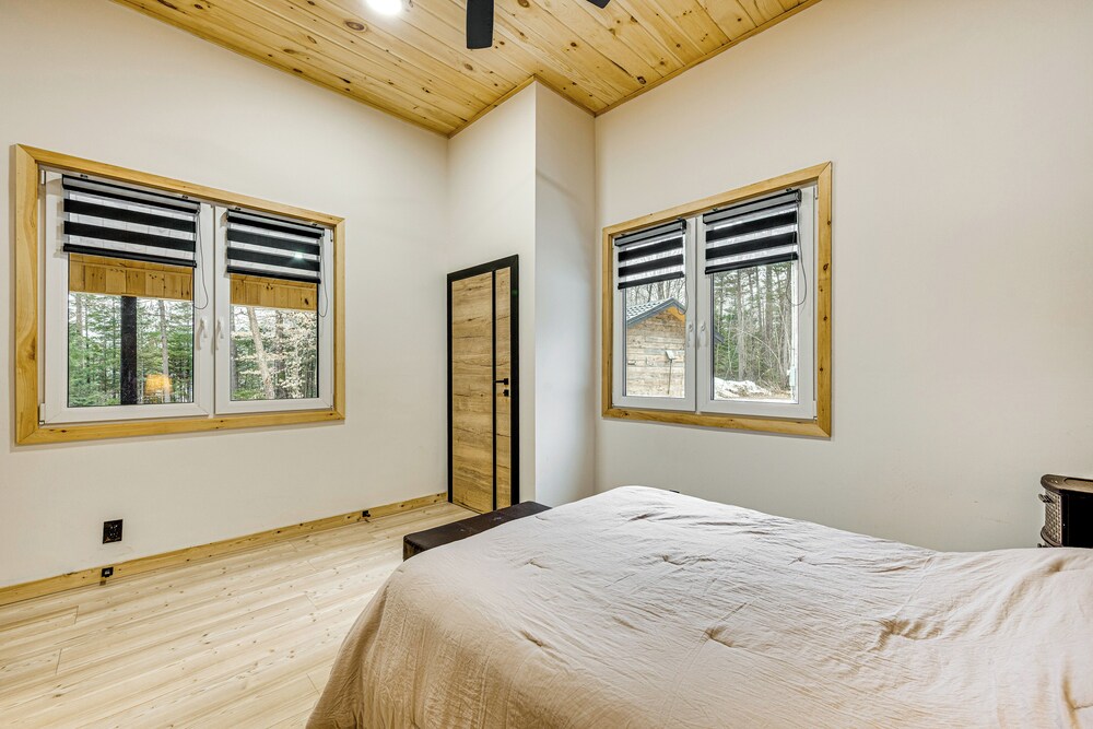 Porch & 1-acre Yard: White Mountains Hideaway