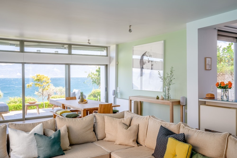 Lefkon Villa With Pool by the Sea - N Peloponnese