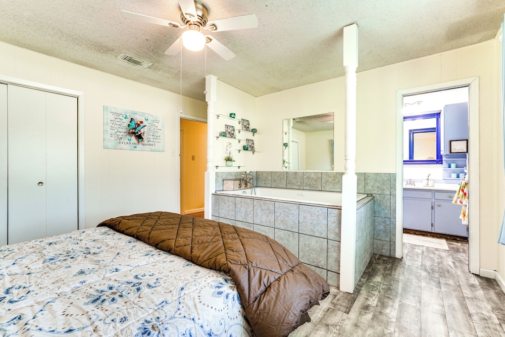 5 Mi to New Braunfels: Family-friendly Retreat