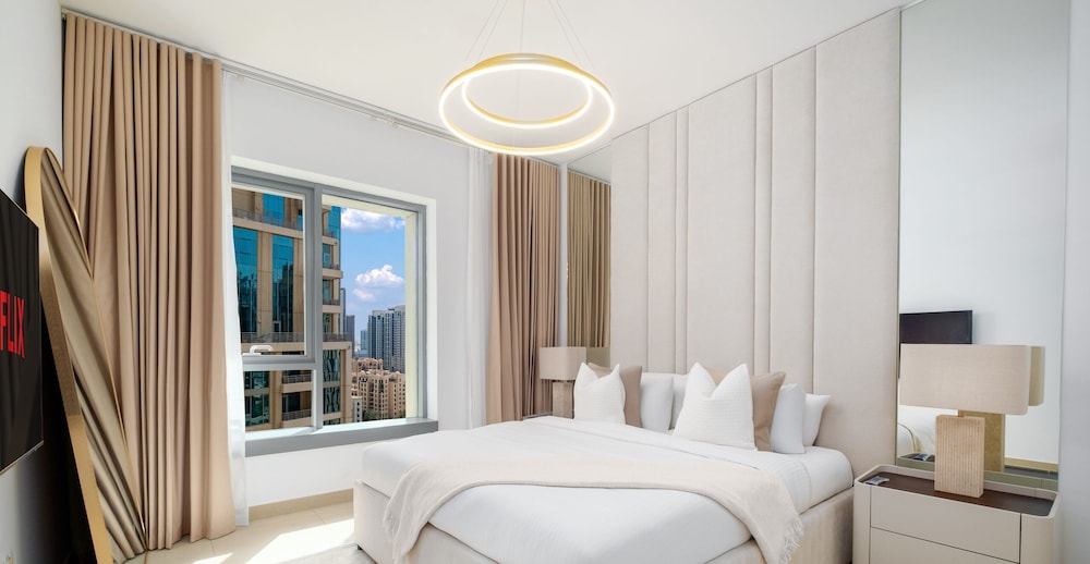 LUX Burj Khalifa Fountain View Suite 2