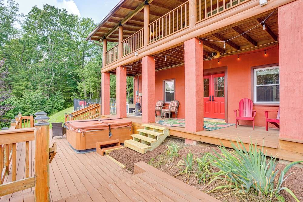Hot Tub & Game Room: Deep Creek Winter Getaway