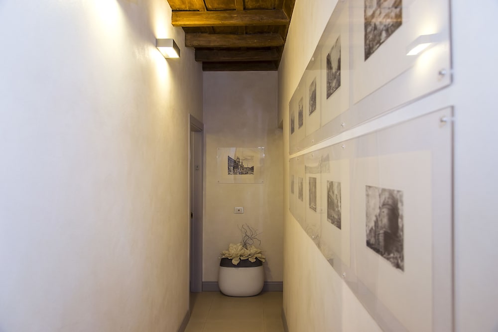 Rome Frattina 27