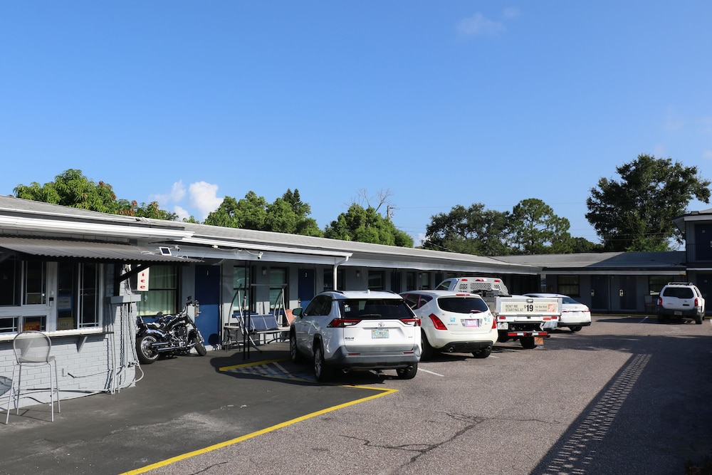 Dunedin Cove Motel
