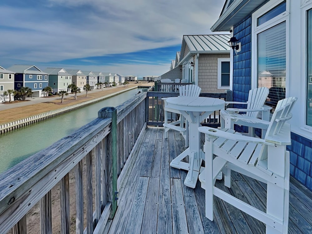 Queens Grant by Topsail Realty