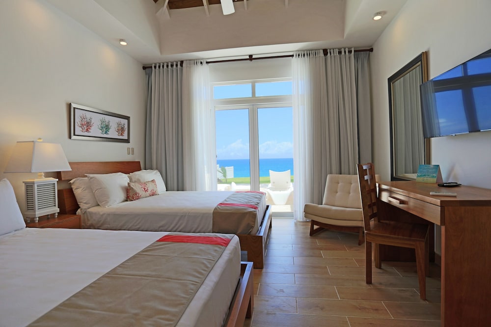 Ocean Front Villa Deluxe 4 Bedroom view 3