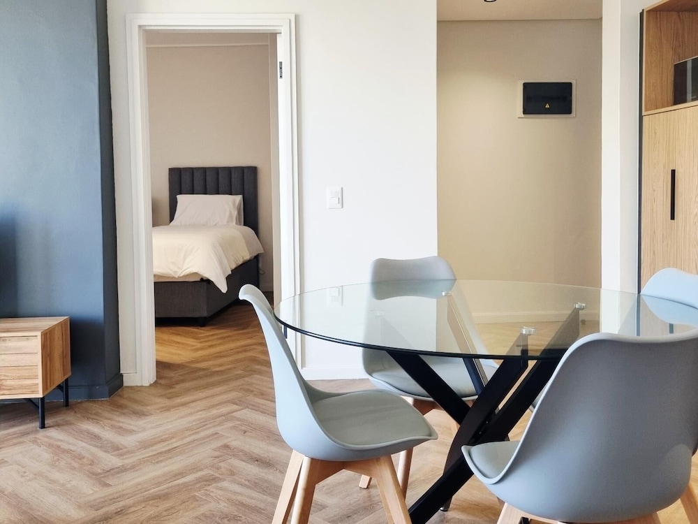 CENTURY CLUB - Luxury Apartment Hotels