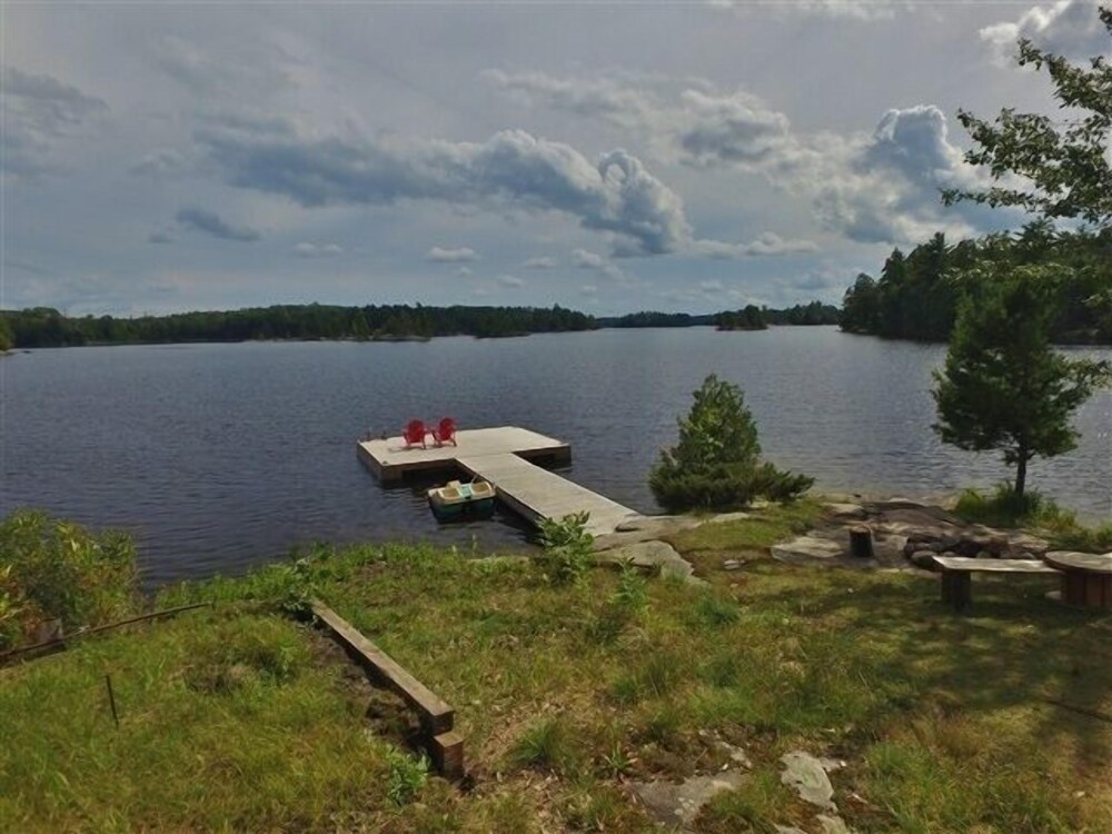 432 Weslemkoon Lake 4 Bedroom Cottage