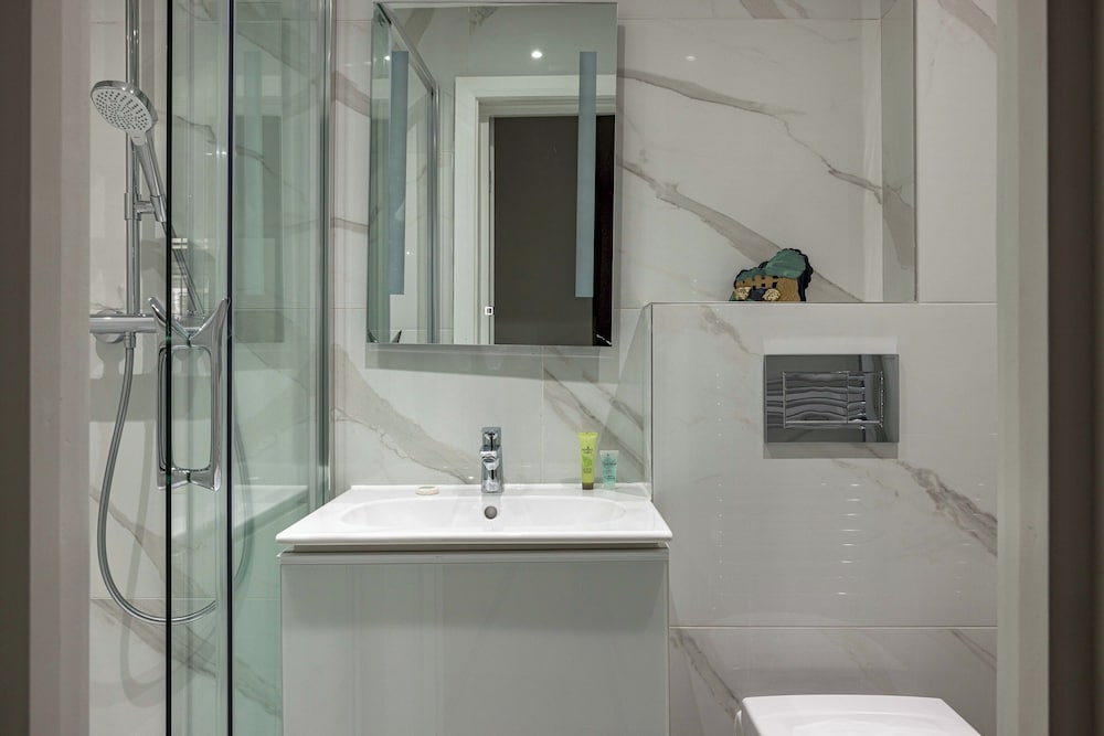 Picktheplace Kensington Lux Apartments IV