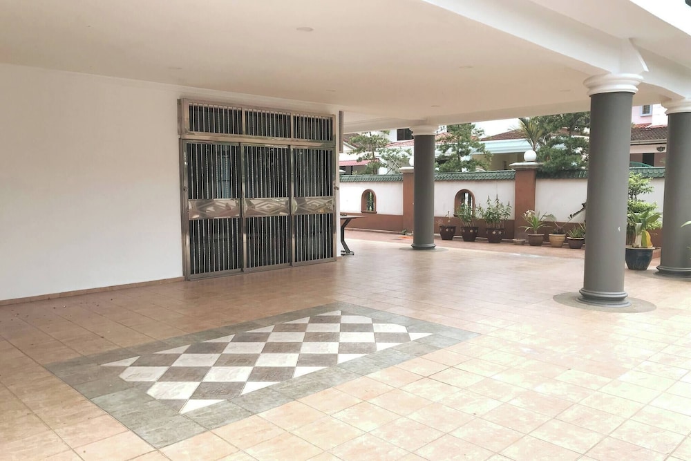 Cozy Johor Bahru Home With Family Room and Unblock Balcony View