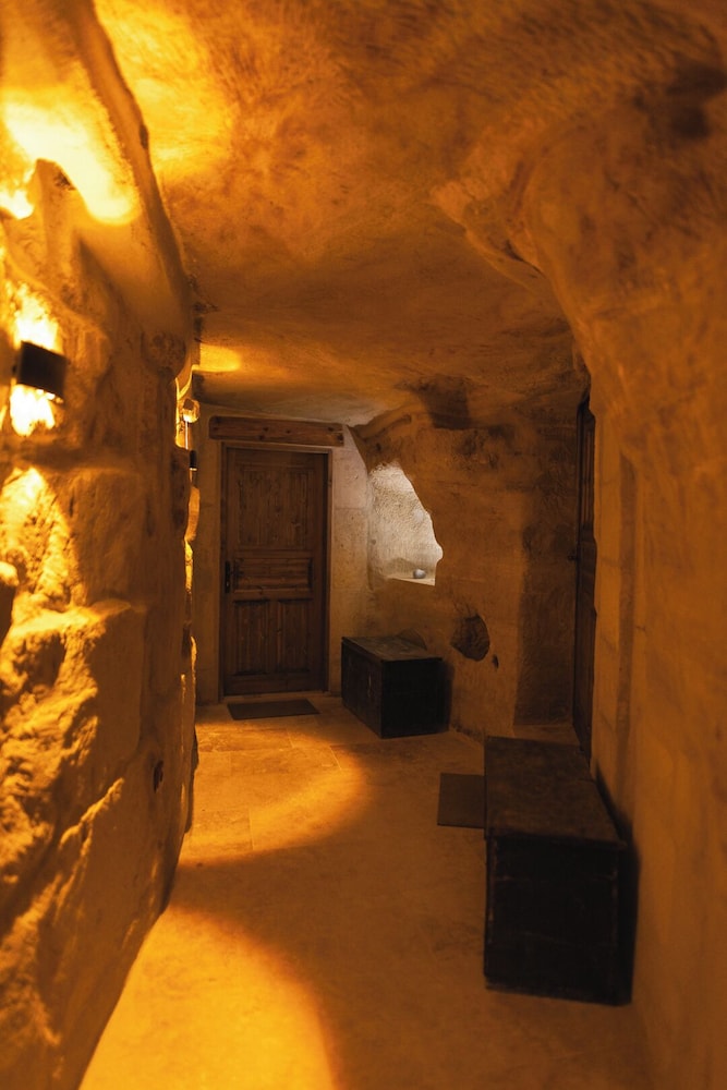 Memory Cave House