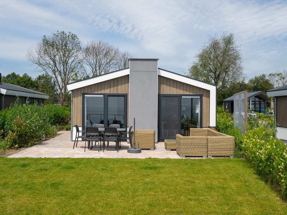 Modern Chalet on the Water of the Markermeer