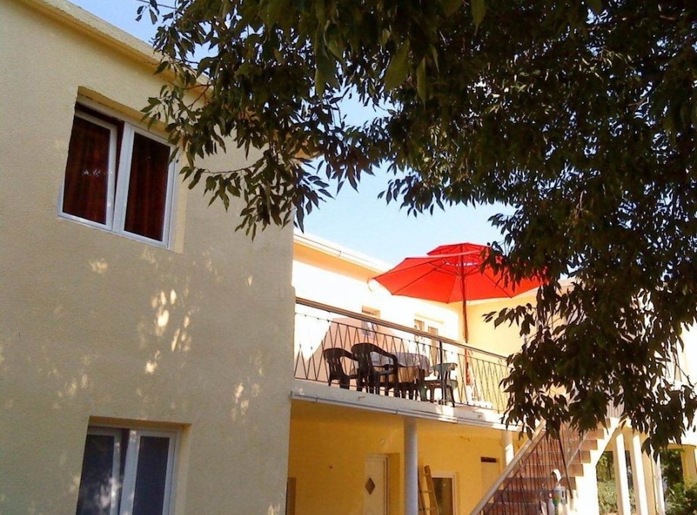 Apartments Štrbić