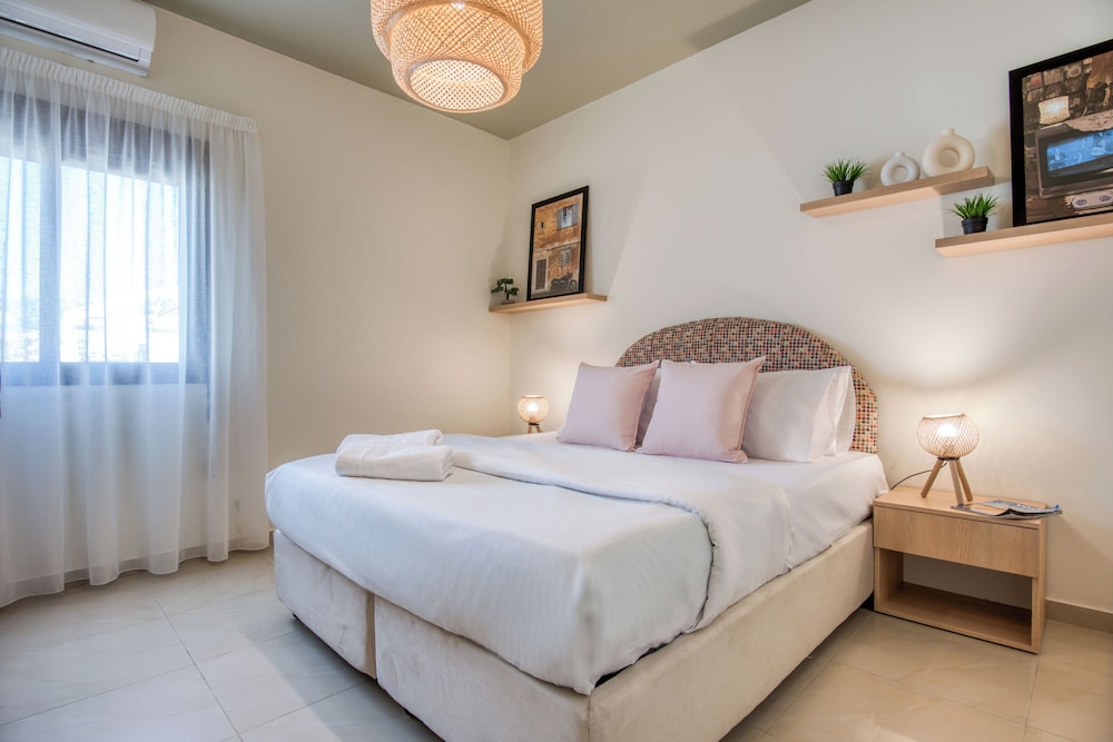 Vinyl 3-Bedroom Apartment in Zouk Mikael