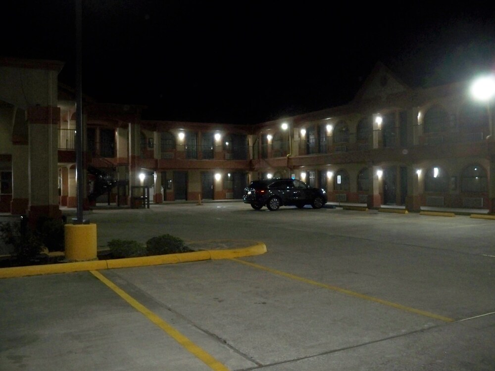 Scottish Inn & Suites view 3