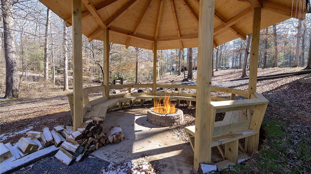 Bigfoot Bunkhouse Pool Views Theater Arcade Firepit Book Now