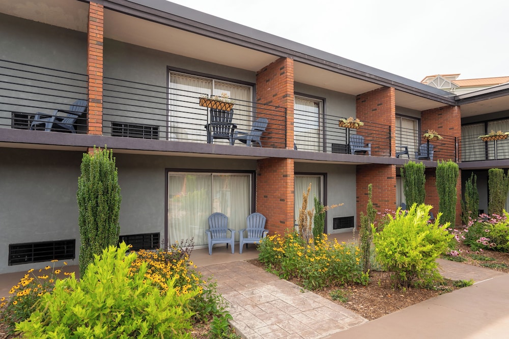 The Beaucatcher – A Boutique Motel