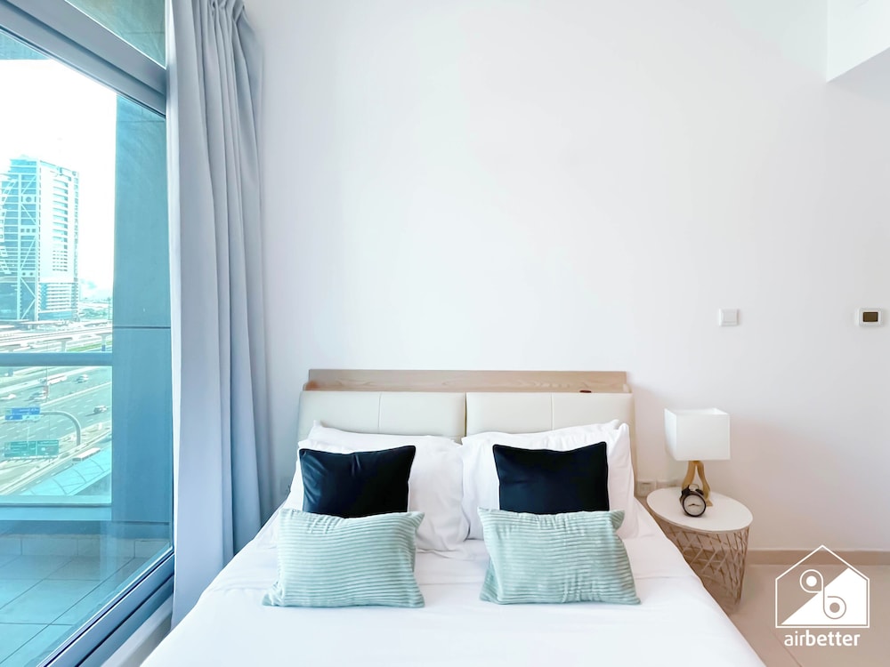 Prestige Marina Living 1BR Balcony, Pool & Gym