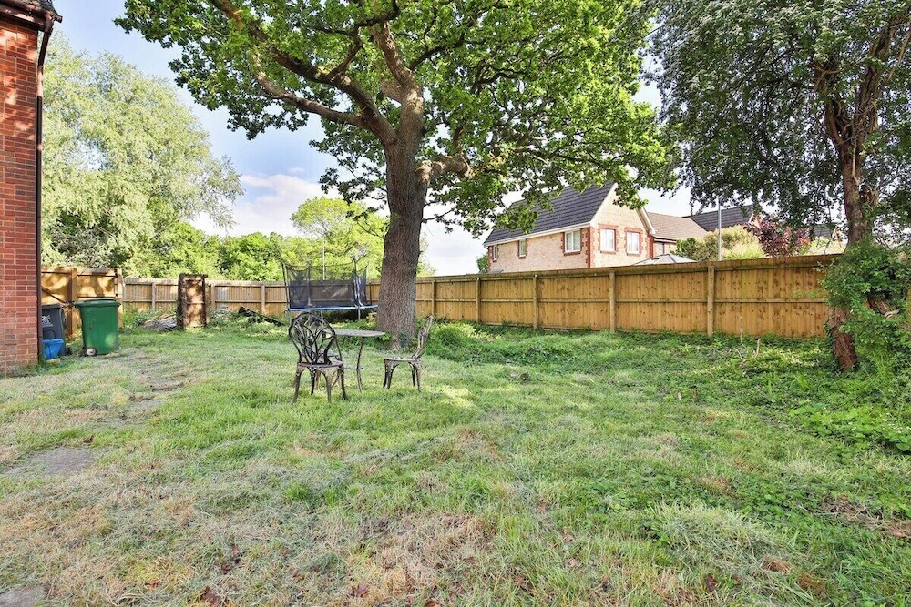 Homely 5 Bed House - 15 Mins to Cardiff City