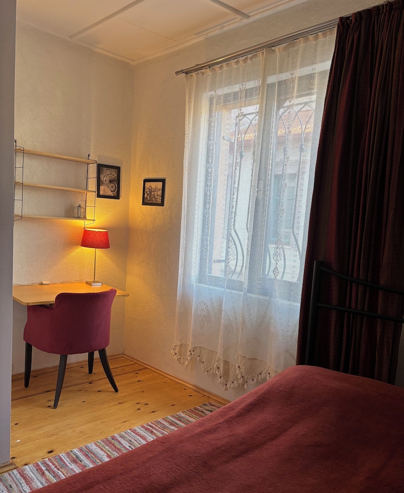 Idor Guest House