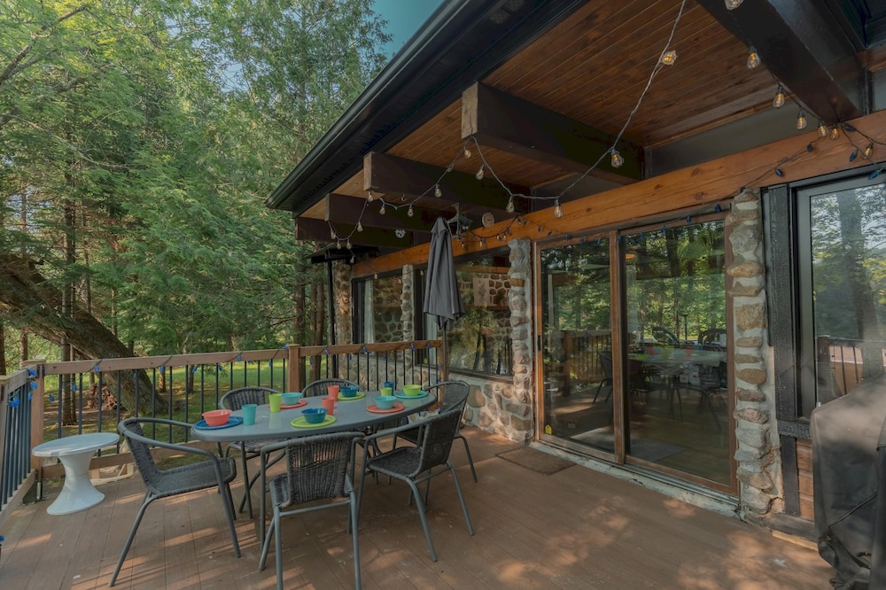 The Phoenix - Riverside Chalet With Beach