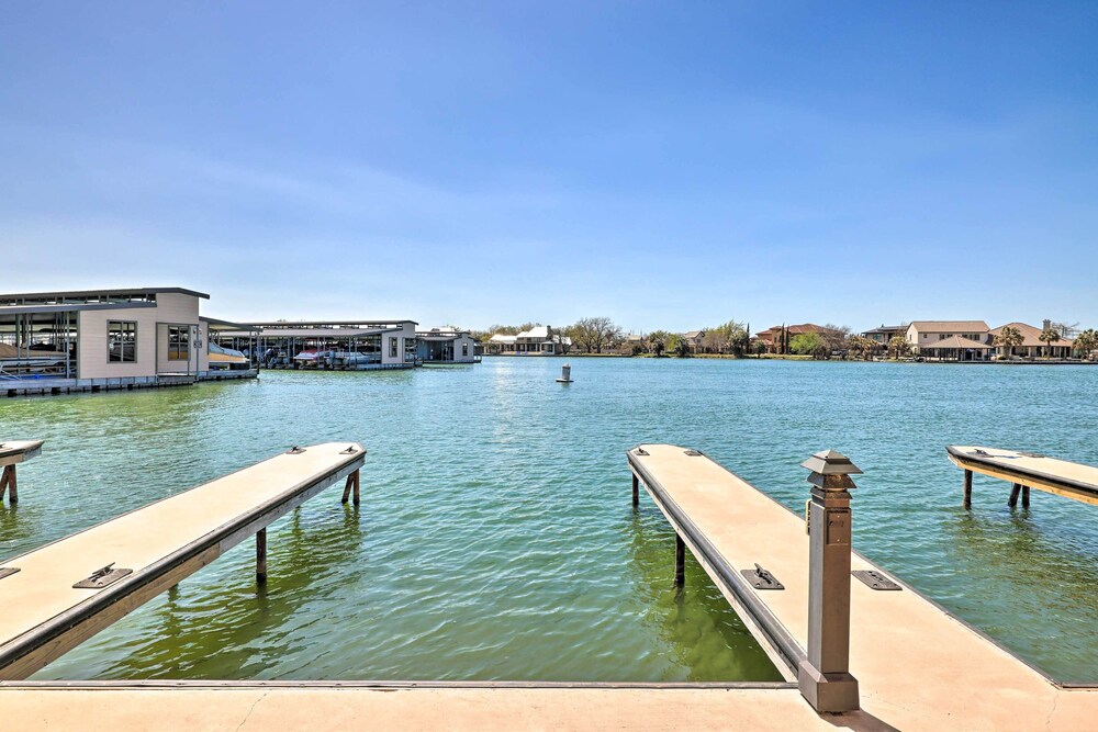 Waterfront Condo With Balcony Dock Access - Property Image 14