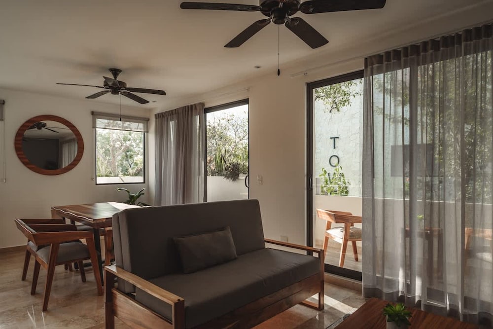 Zama Condo w Rooftop Pool Gym Coworking Cinema
