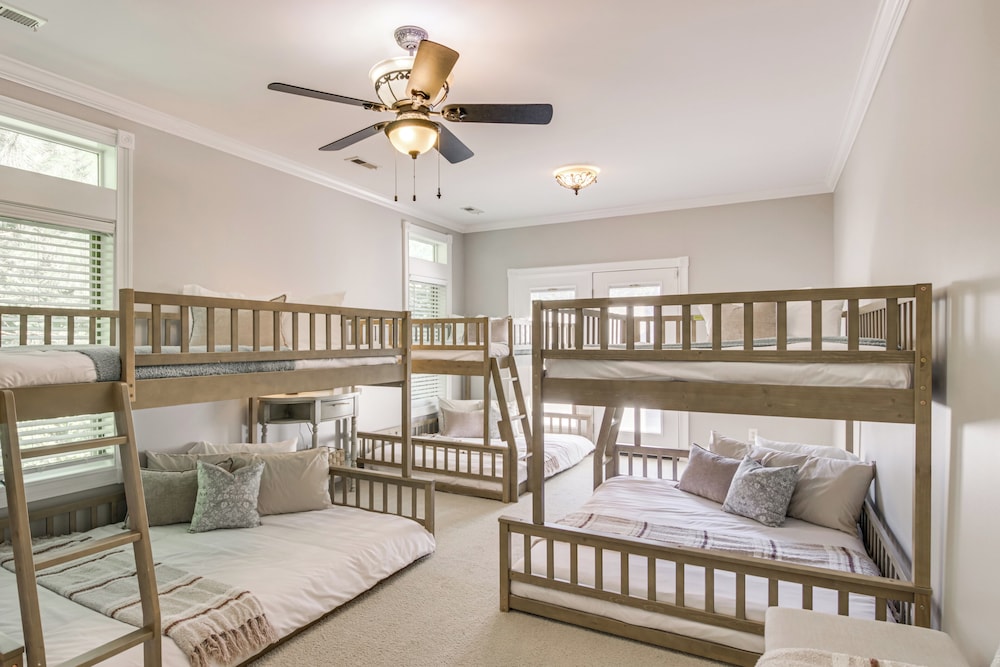 Boat Dock & Movie Theater: Lake Wylie Retreat!