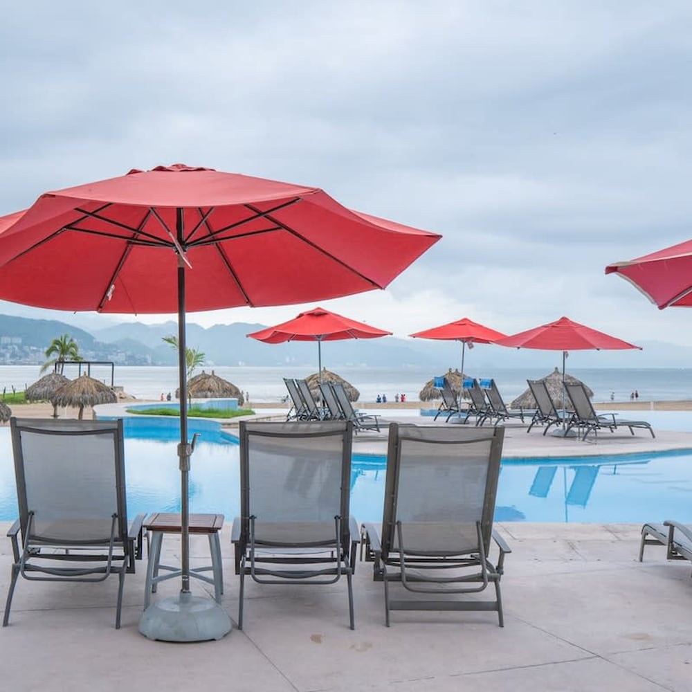 Ocean Front Condo 1 Bedroom 3 Beds 2 Bathrooms
