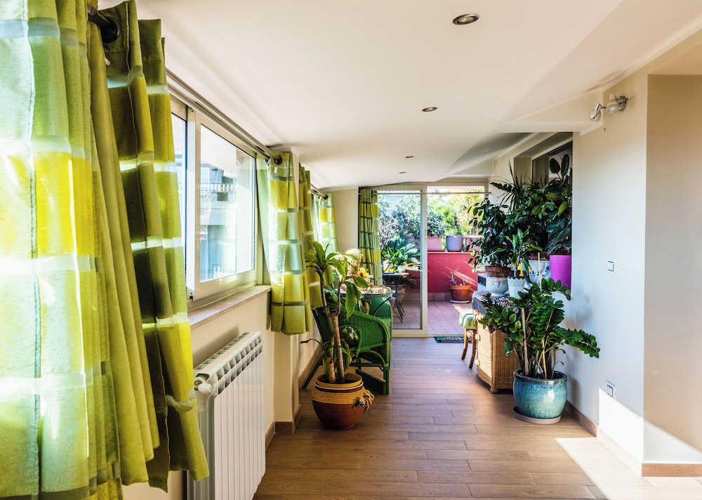 Golden Park Apartment with Terrace